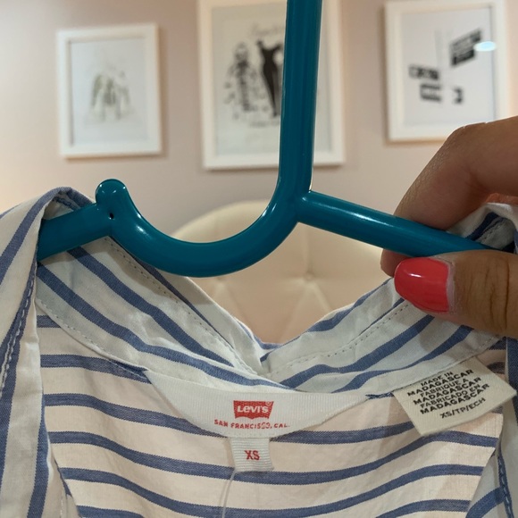 Levi’s button up tank (NWT) - Picture 5 of 6